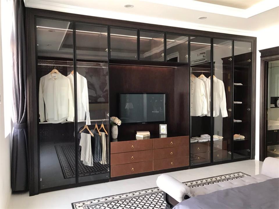 Mẫu tủ áo cánh kính kết hợp hậu bằng gỗ công nghiệp đẹp và sang trọng.