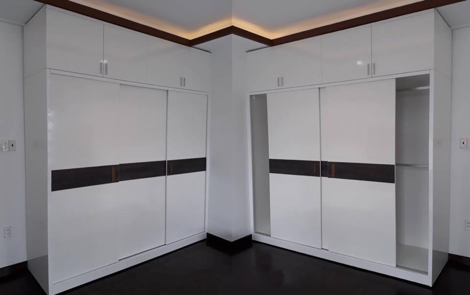 Thiết kế tủ quần áo Acrylic chứ l giải quyết mọi không gian phòng ngủ chật hẹp