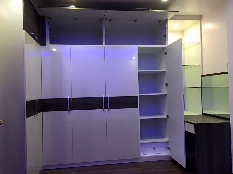Thiết kế tủ quần áo cửa mở theo phong cách hiện đại cho căn hộ chung cư