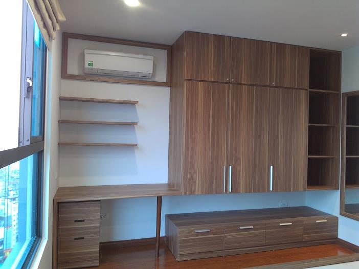 Tủ quần áo gắn tường thiết kế đẹp mắt kết hợp bàn trang điểm đơn giản đa năng