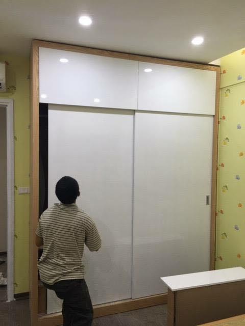 Tủ quần áo thiết kế đụng trần chắc chắn, đẹp, hiện đại